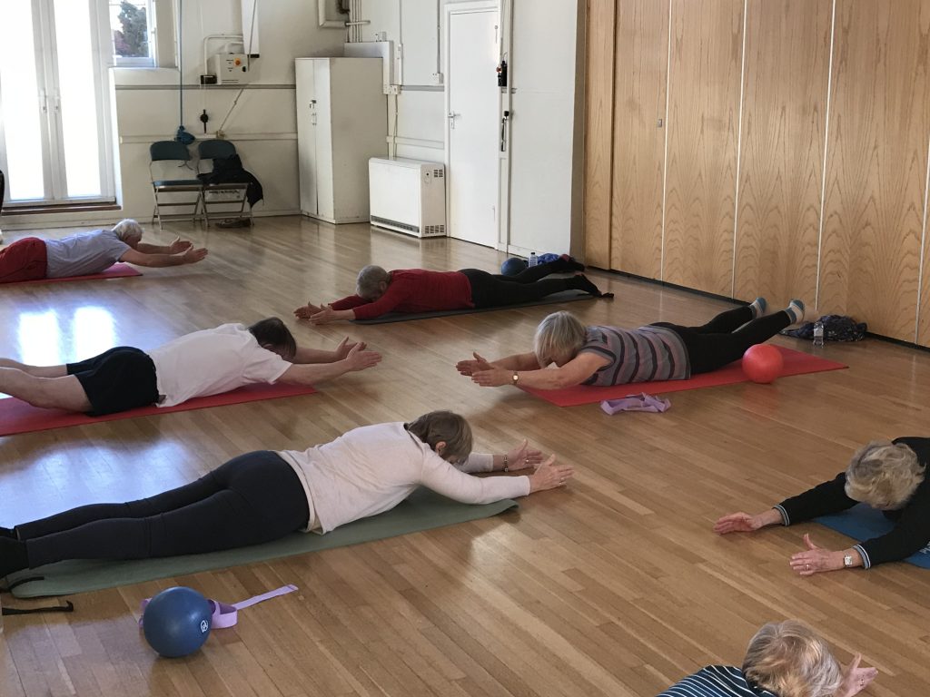 purestretch-class-women-exercising-1